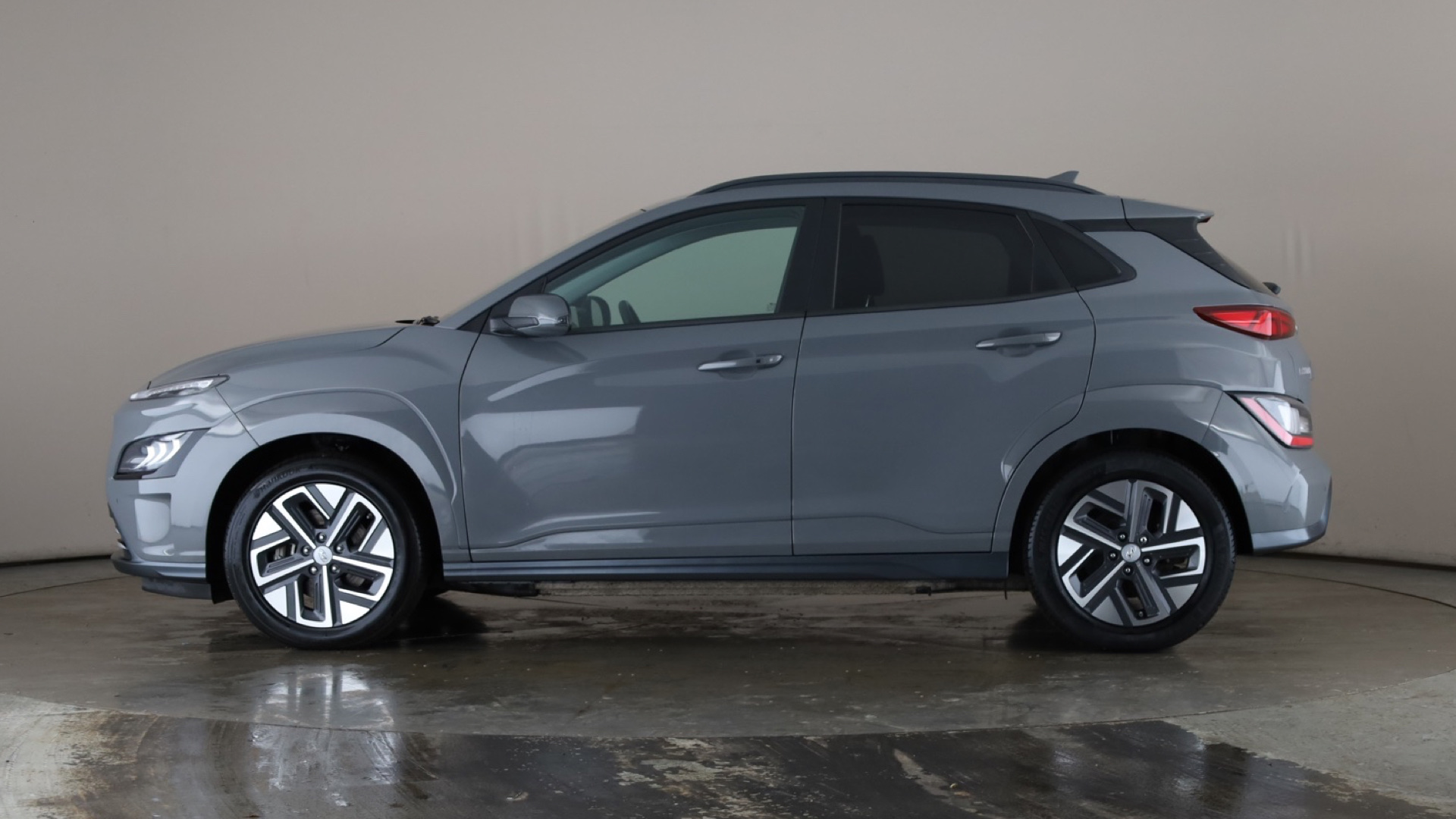 4028227 150kW Premium 64kWh 5dr Auto