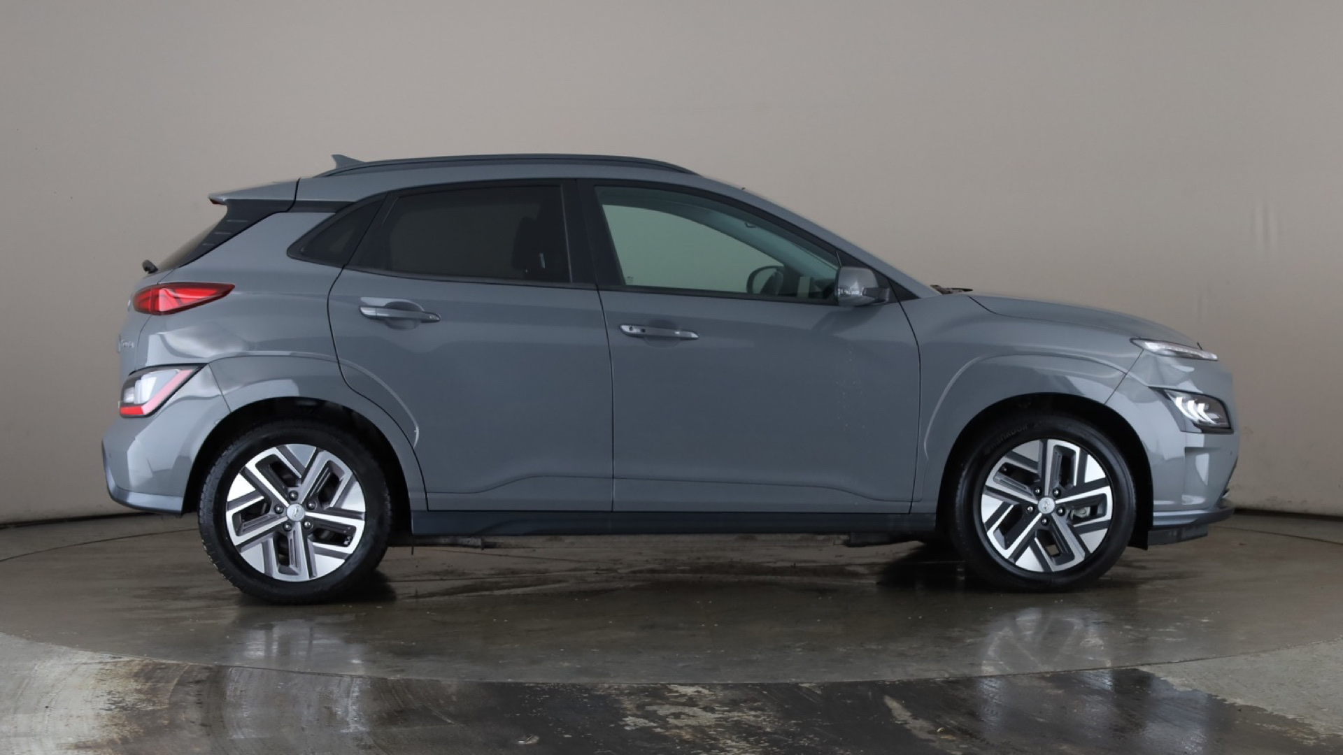 4028227 150kW Premium 64kWh 5dr Auto