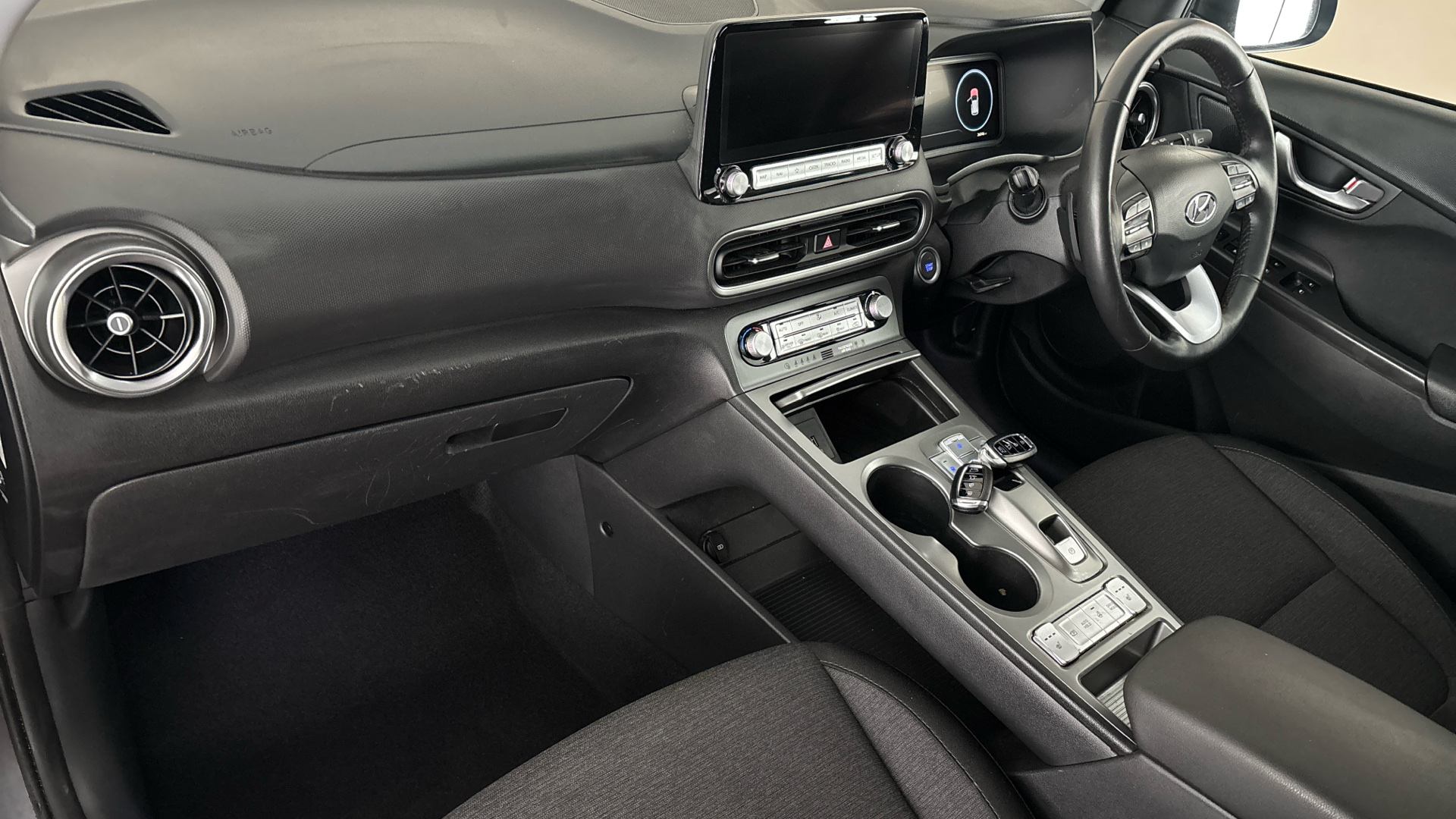 4028227 150kW Premium 64kWh 5dr Auto