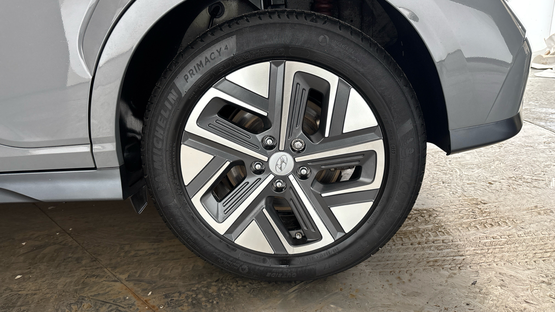 4028227 150kW Premium 64kWh 5dr Auto