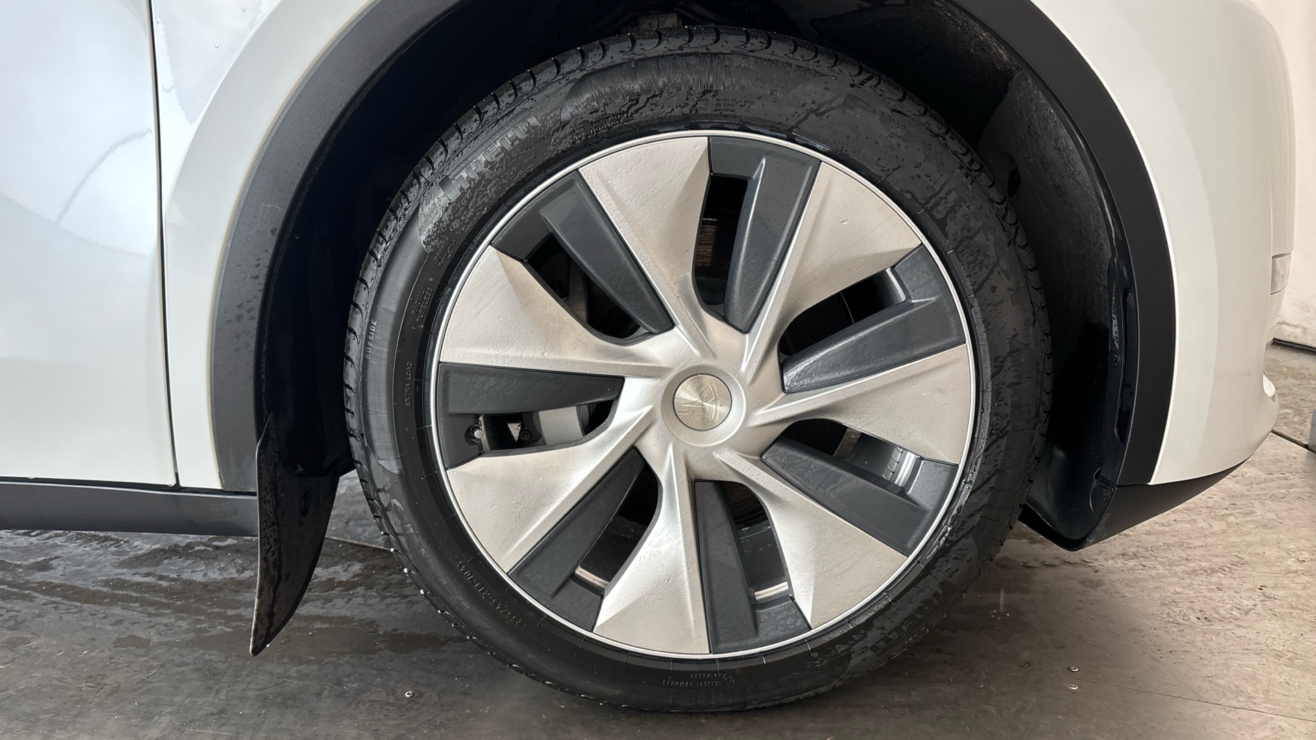 4049073 Long Range AWD 5dr Auto