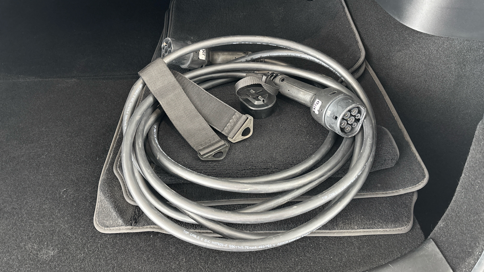 4049073 Long Range AWD 5dr Auto