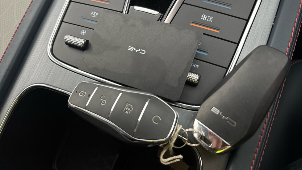 BYD ATTO 3 2 keys 1 keycard