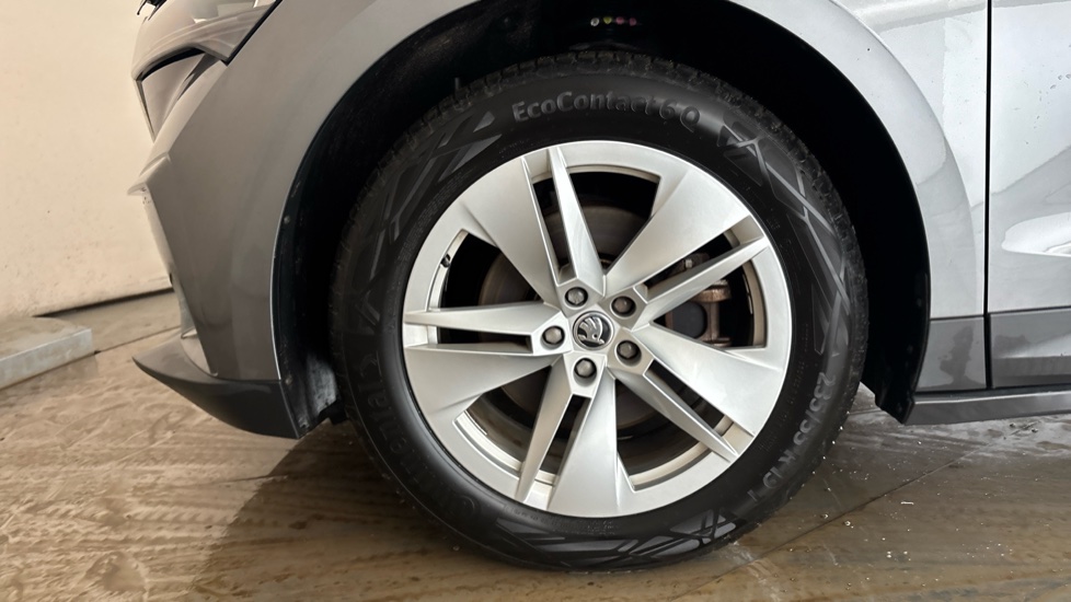 SKODA ENYAQ Image 17