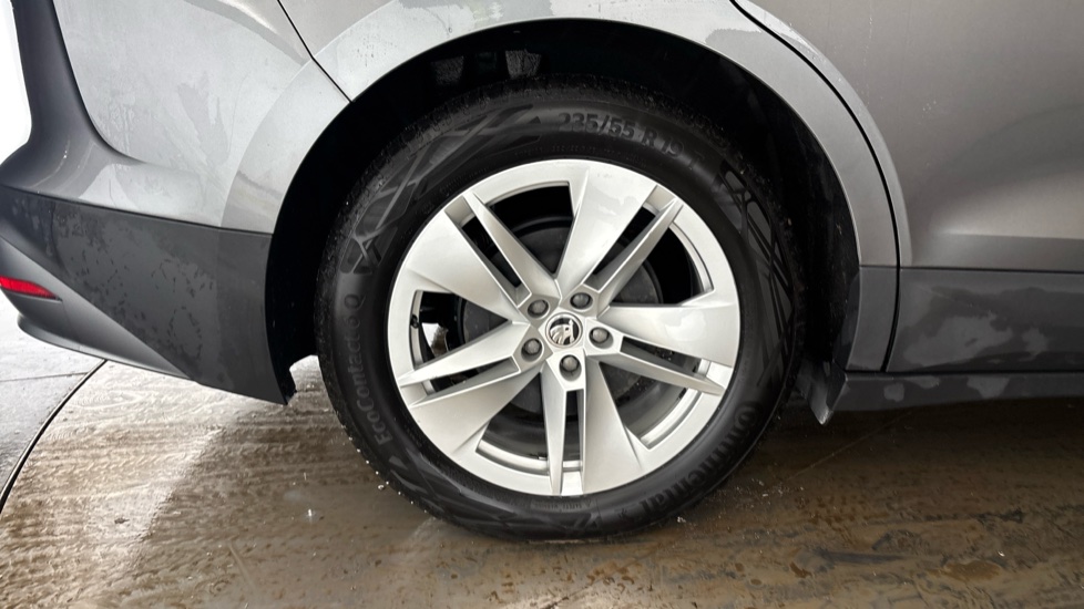 SKODA ENYAQ Image 19