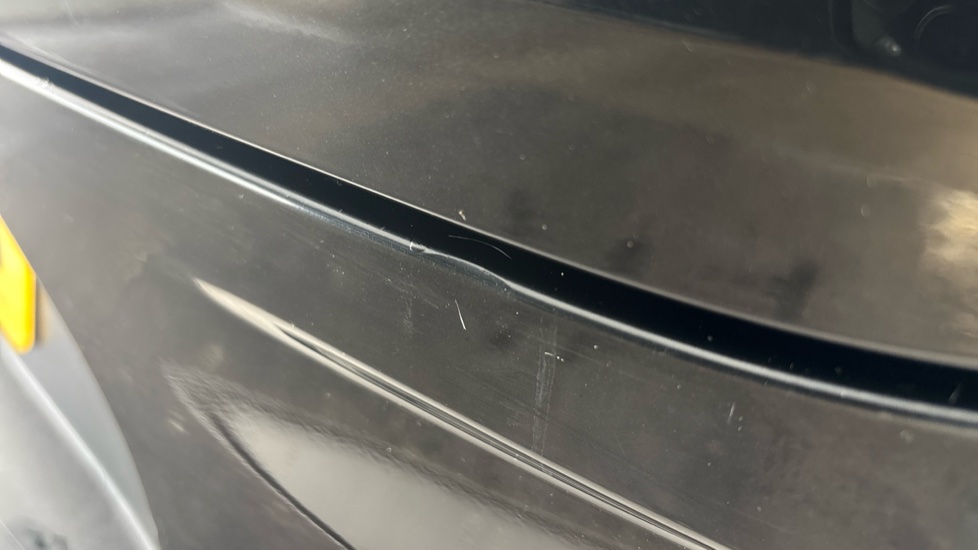 JAGUAR I-PACE Dent and chips