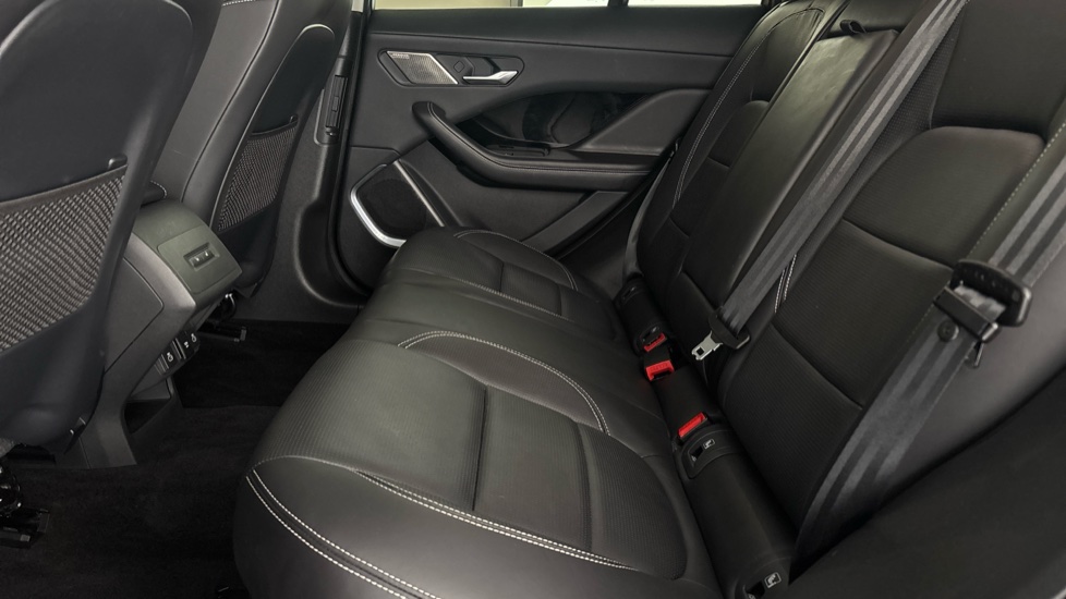 JAGUAR I-PACE Image 14