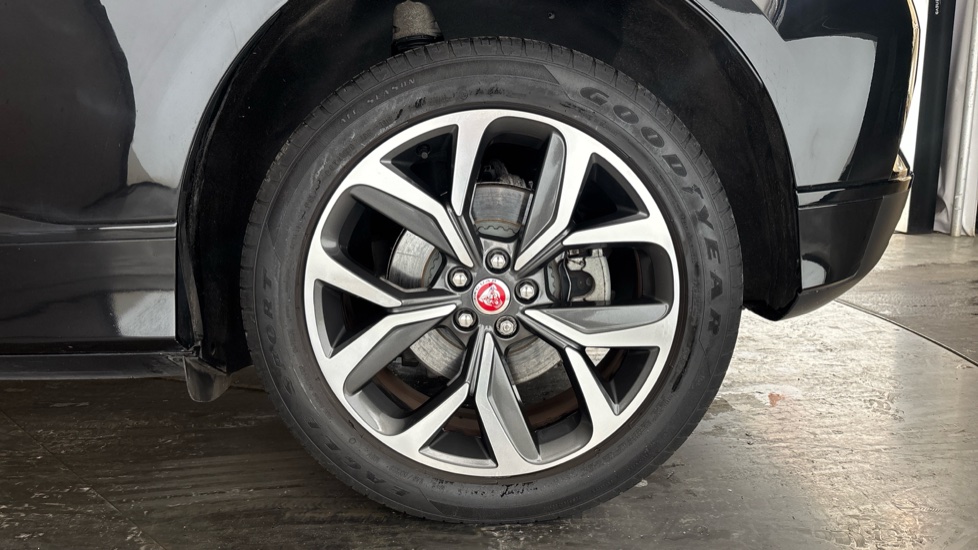 JAGUAR I-PACE Image 18