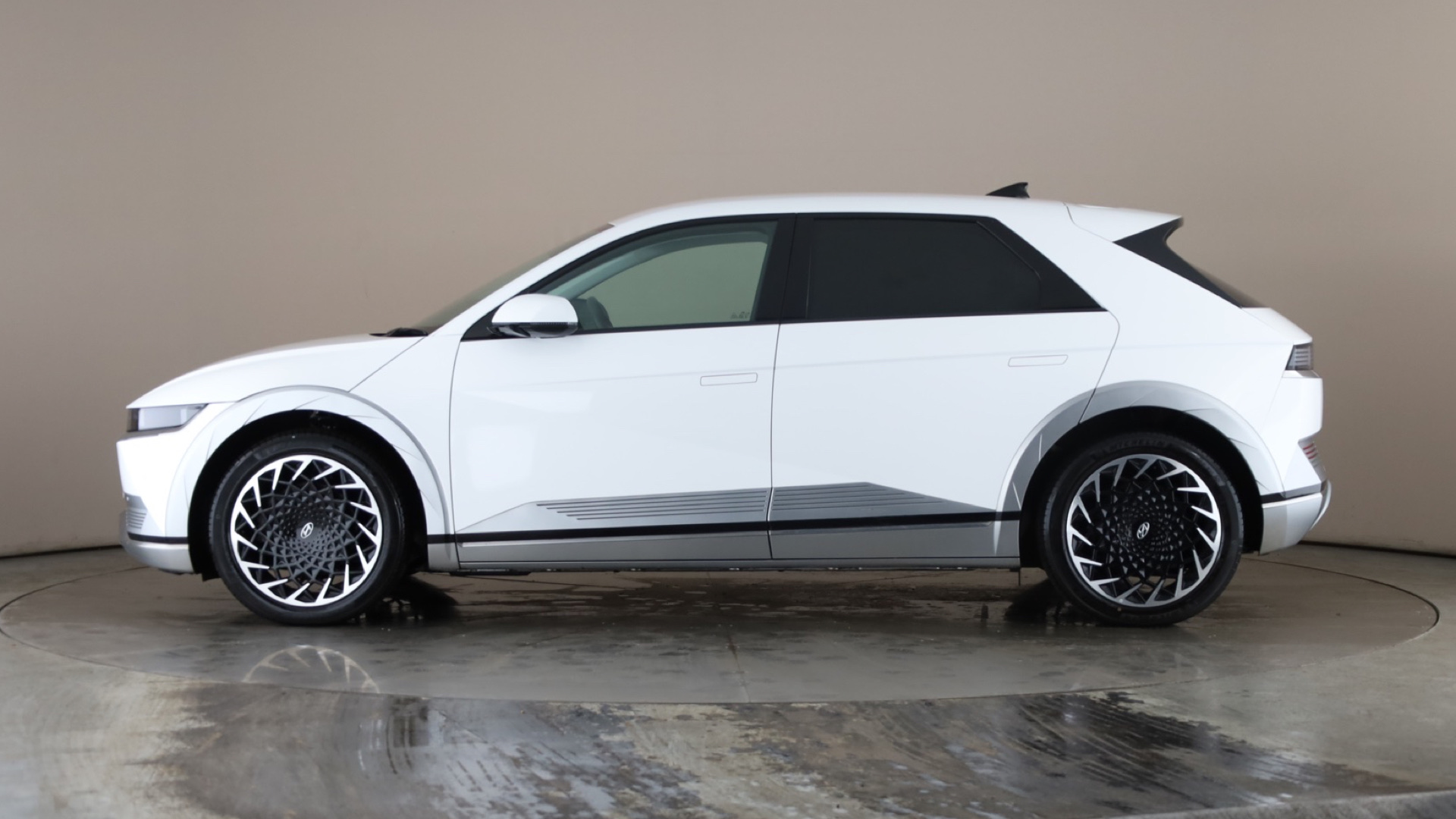 4020654 160kW Ultimate 73 kWh 5dr Auto