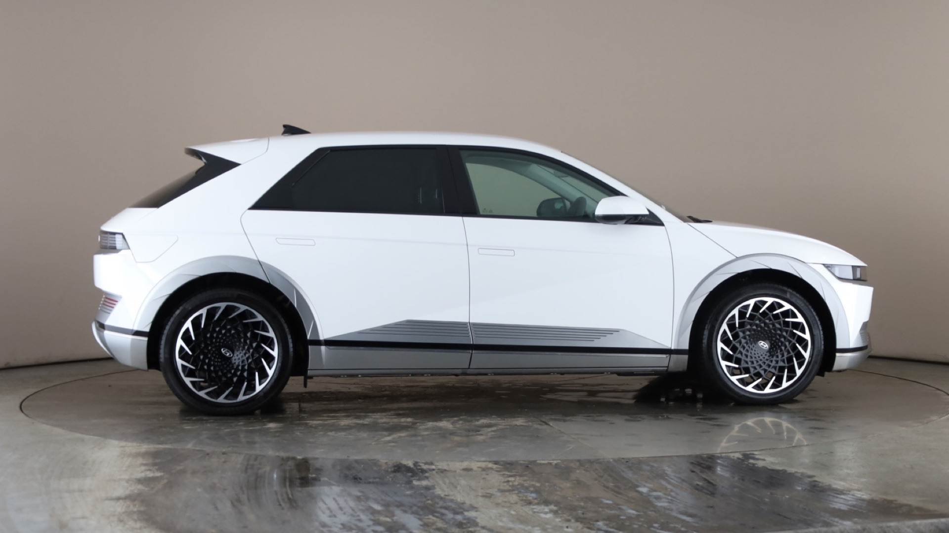 4020654 160kW Ultimate 73 kWh 5dr Auto