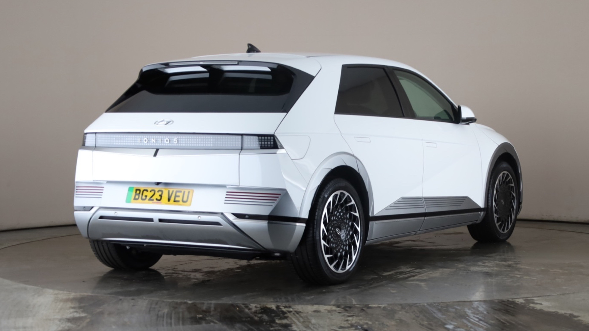 4020654 160kW Ultimate 73 kWh 5dr Auto