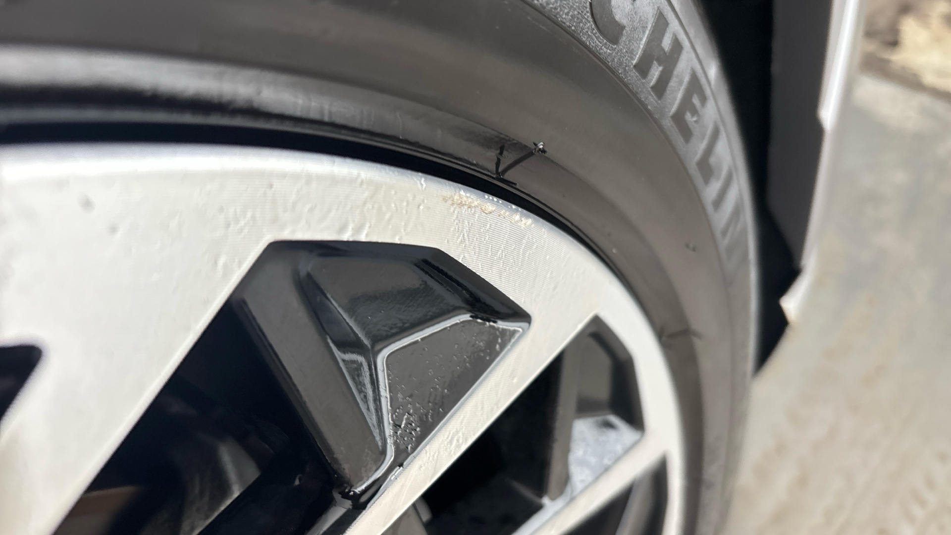 4020654 160kW Ultimate 73 kWh 5dr Auto