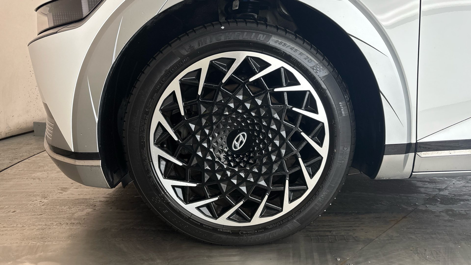 4020654 160kW Ultimate 73 kWh 5dr Auto