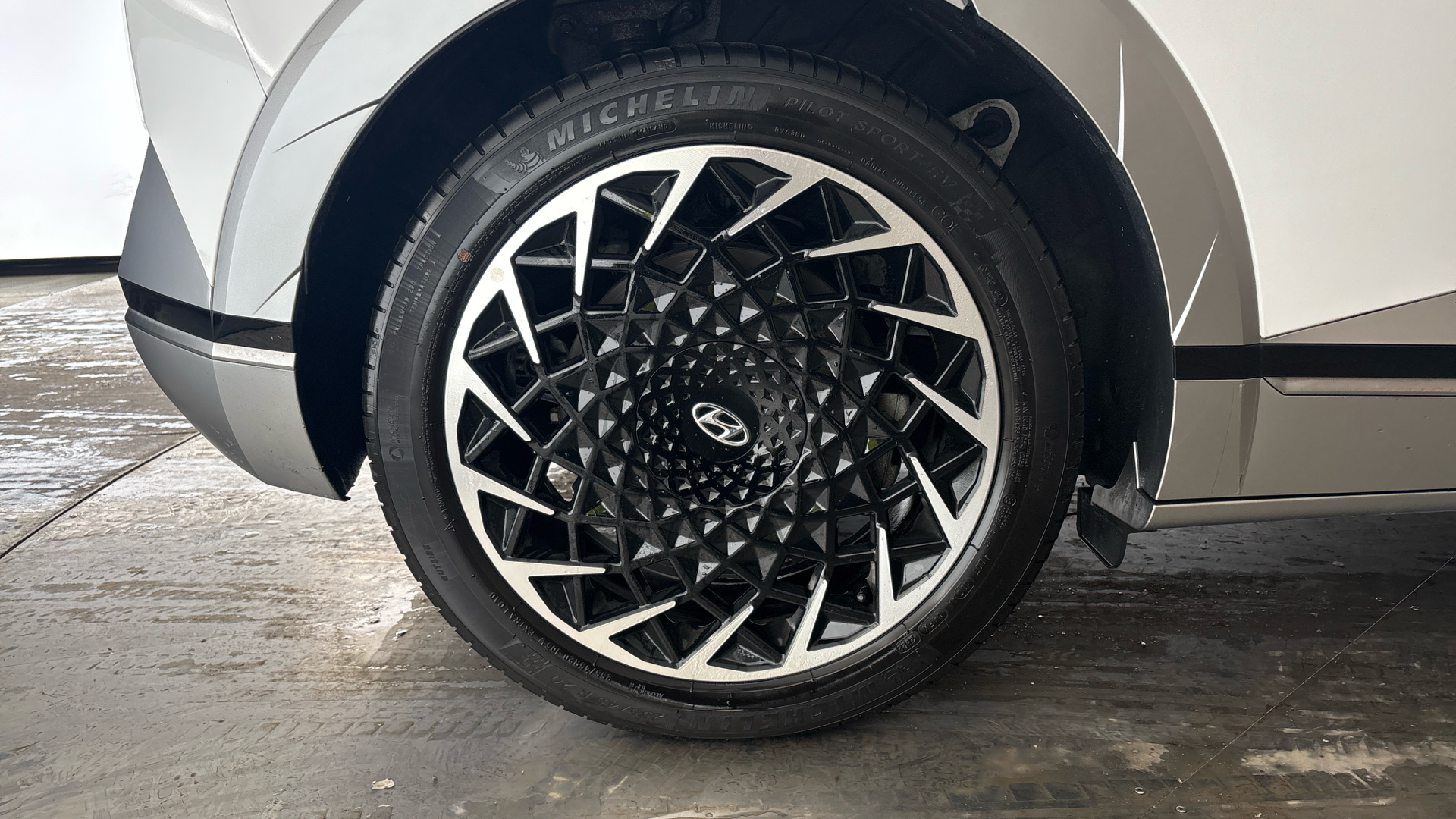 4020654 160kW Ultimate 73 kWh 5dr Auto