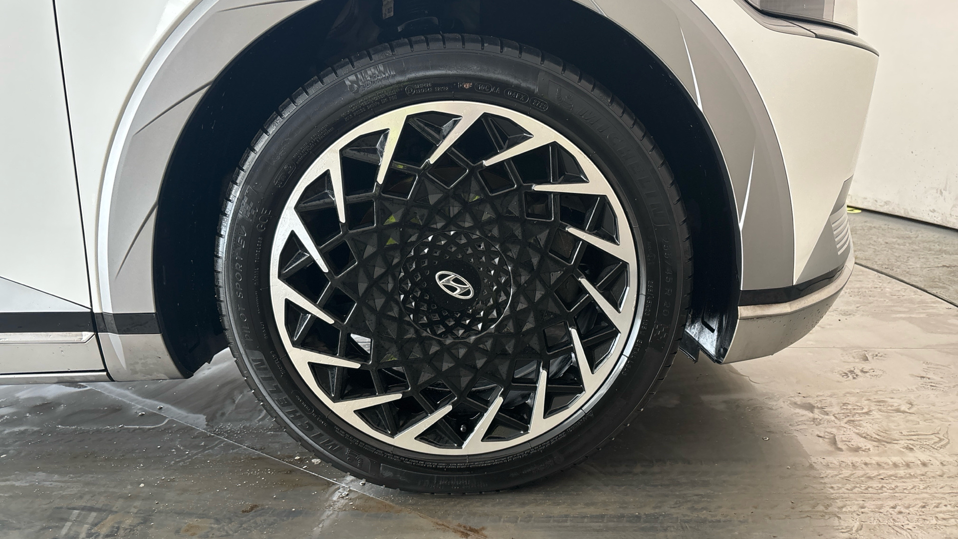 4020654 160kW Ultimate 73 kWh 5dr Auto