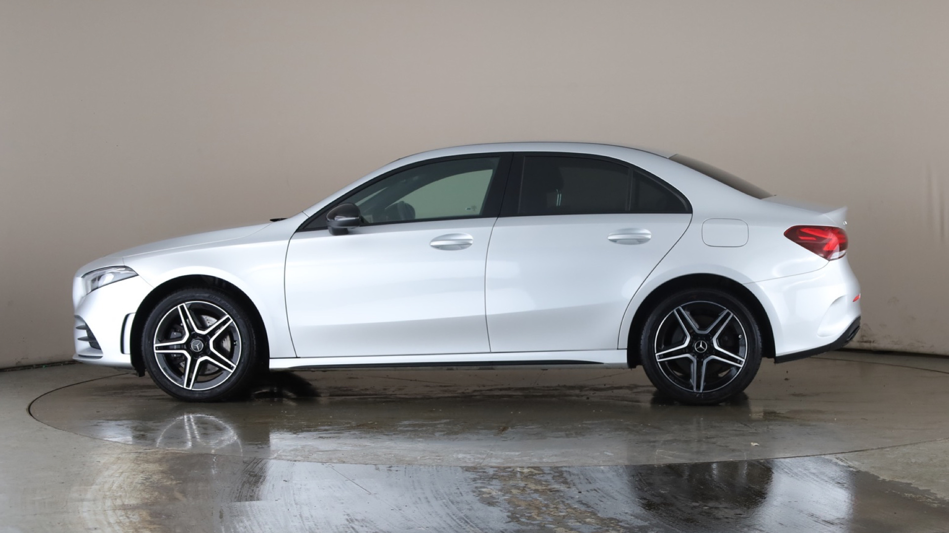 4020869 A250e AMG Line 4dr Auto