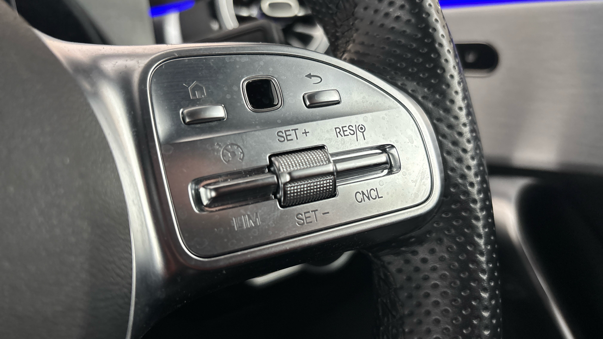 4020869 A250e AMG Line 4dr Auto