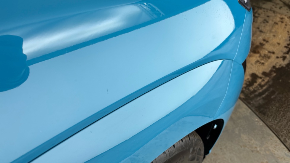 HYUNDAI KONA dent