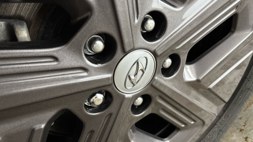 HYUNDAI KONA Scratches