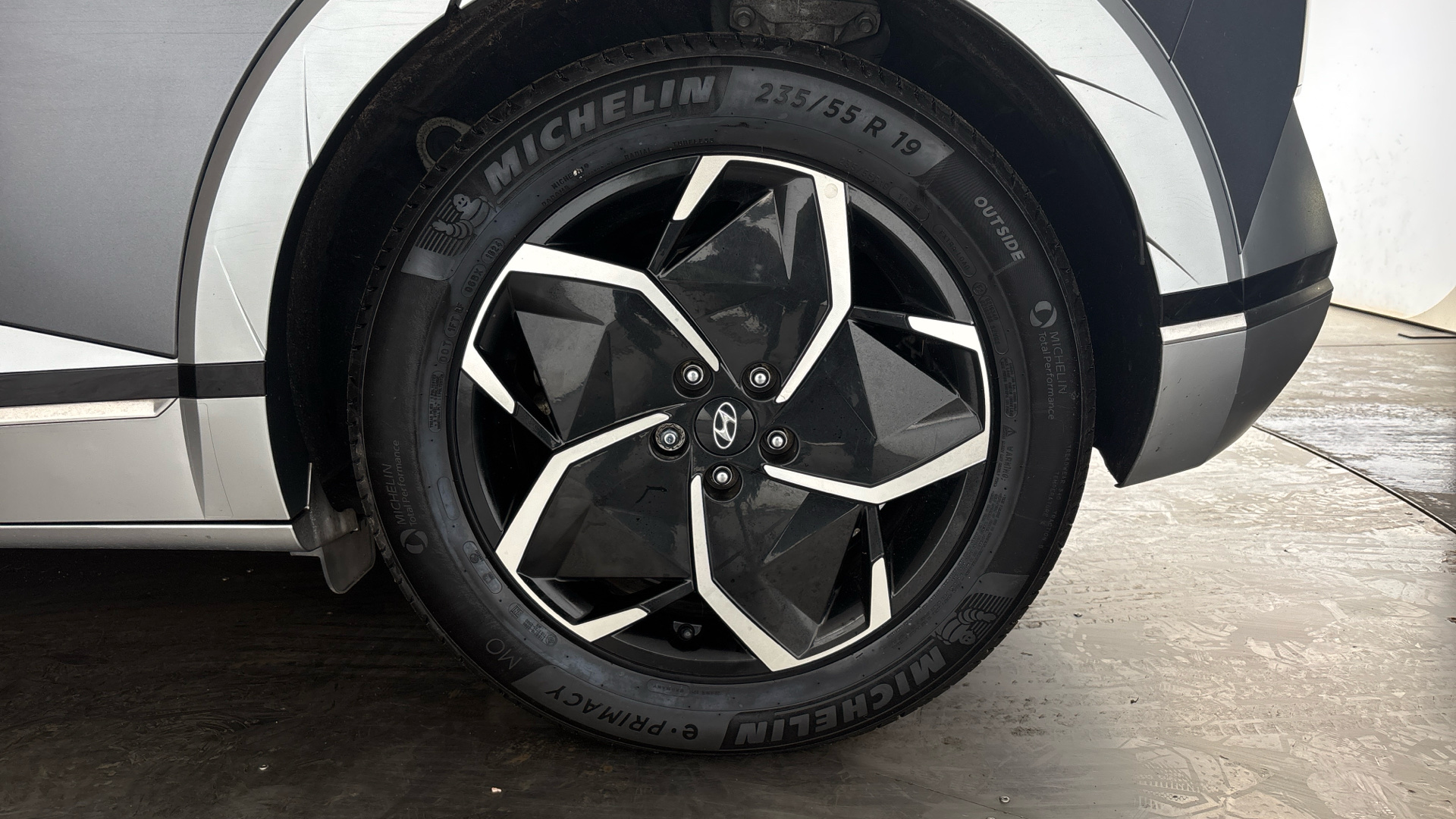 4027732 125kW Ultimate 58 kWh 5dr Auto