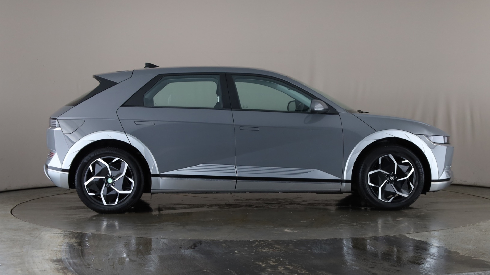 4058549 125kW Premium 58 kWh 5dr Auto