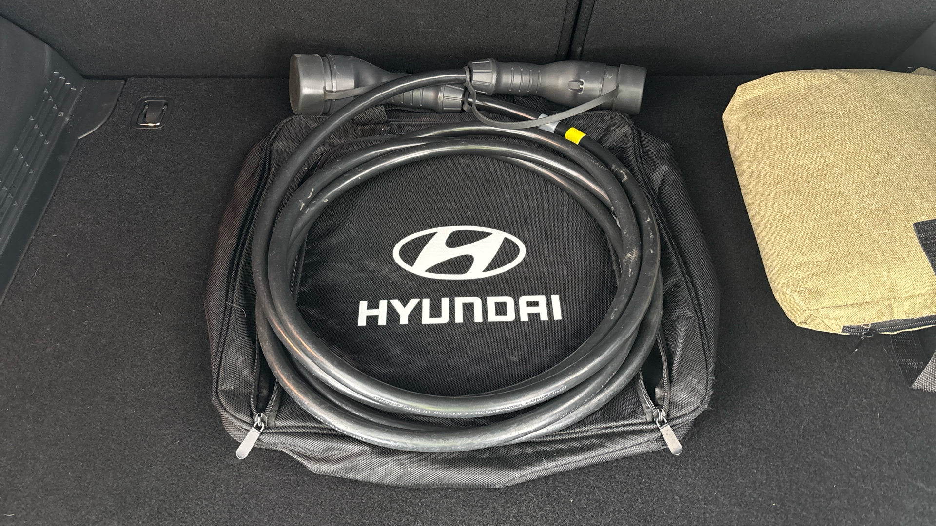 4027594 150kW Premium 64kWh 5dr Auto