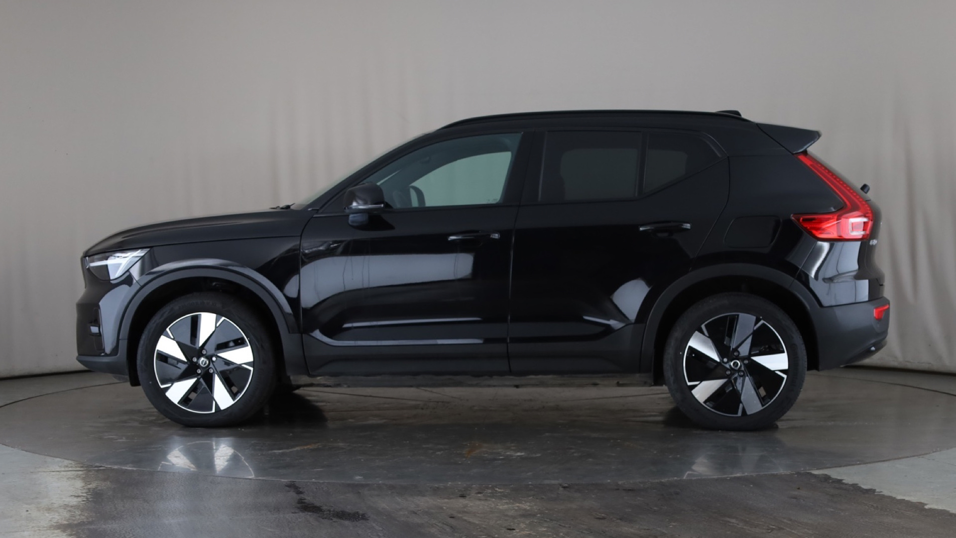 300kW Twin Motor Plus 82kWh 5dr AWD Auto