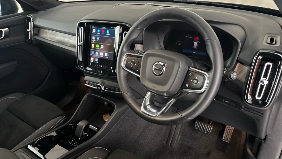 VOLVO EX40 Image 9