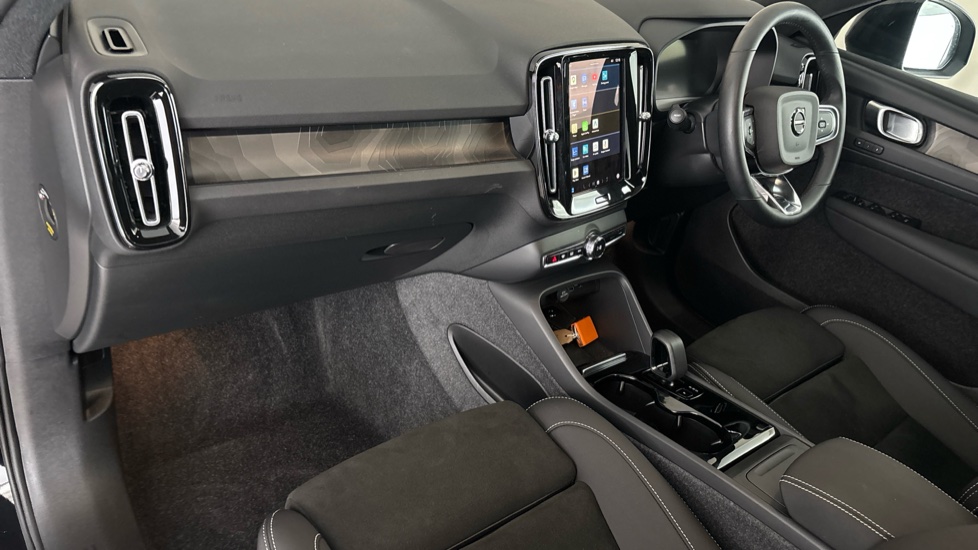 VOLVO EX40 Image 10