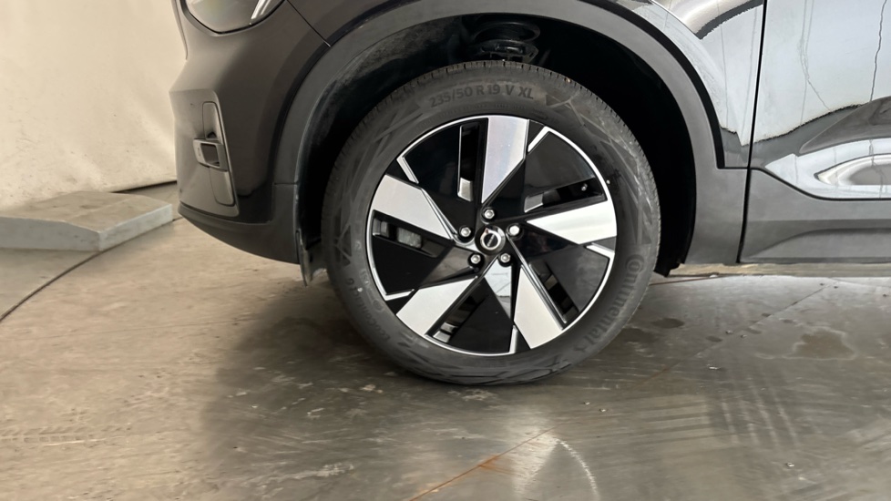 VOLVO EX40 Image 17