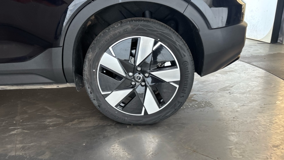 VOLVO EX40 Image 18