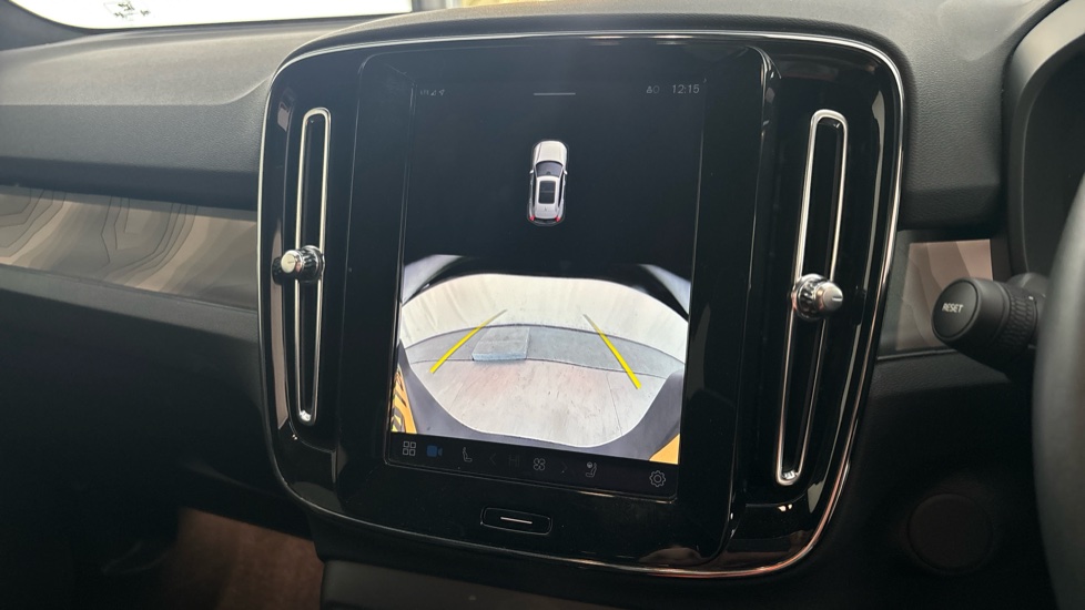 VOLVO EX40 reverse camera