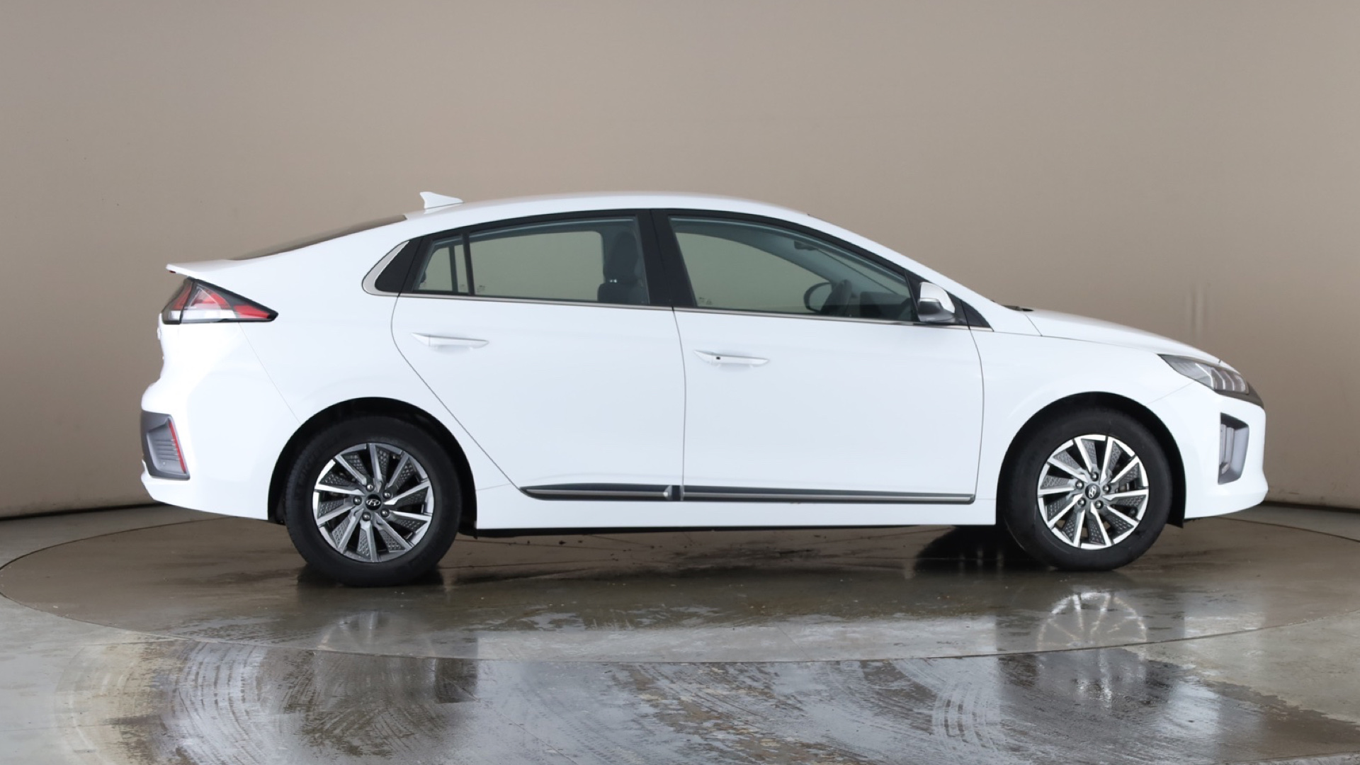 4027730 100kW Premium 38kWh 5dr Auto