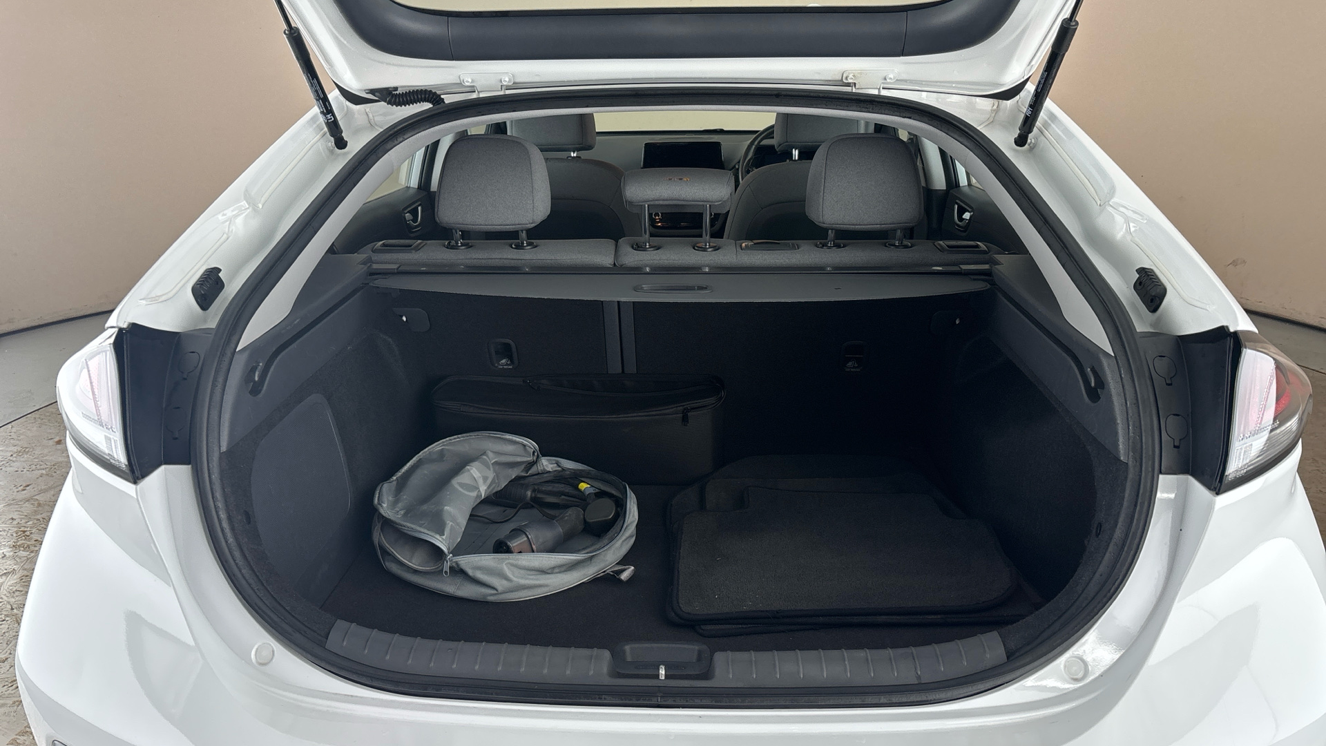 4027730 100kW Premium 38kWh 5dr Auto