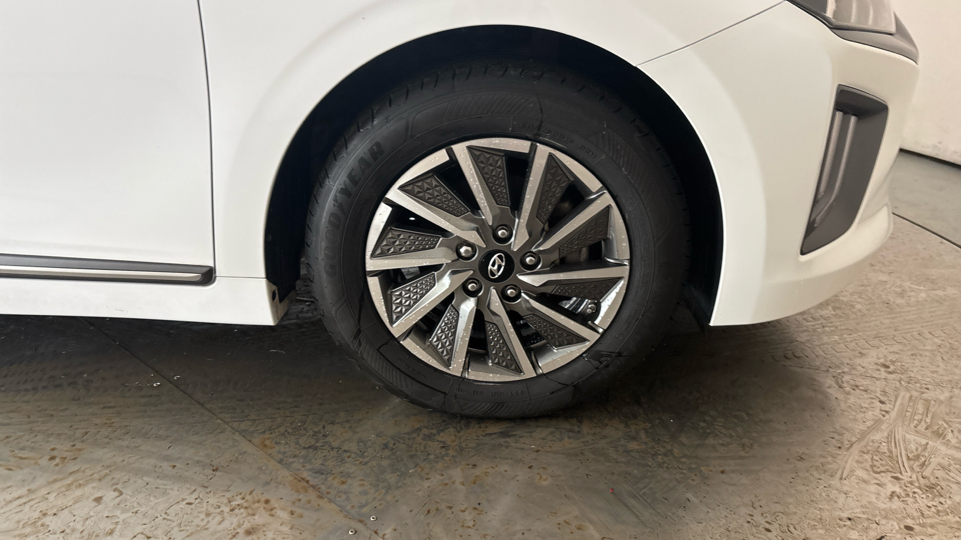 4027730 100kW Premium 38kWh 5dr Auto