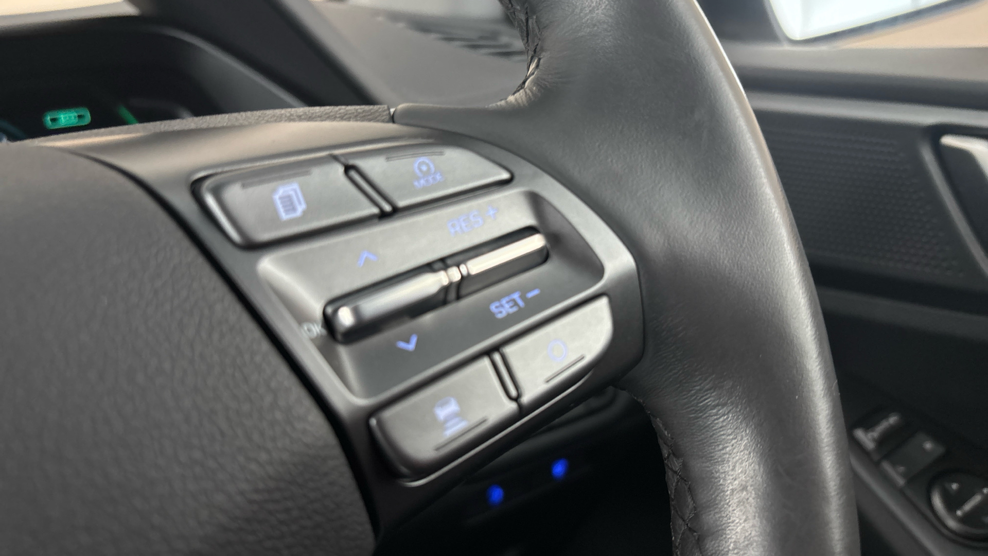 4027730 100kW Premium 38kWh 5dr Auto