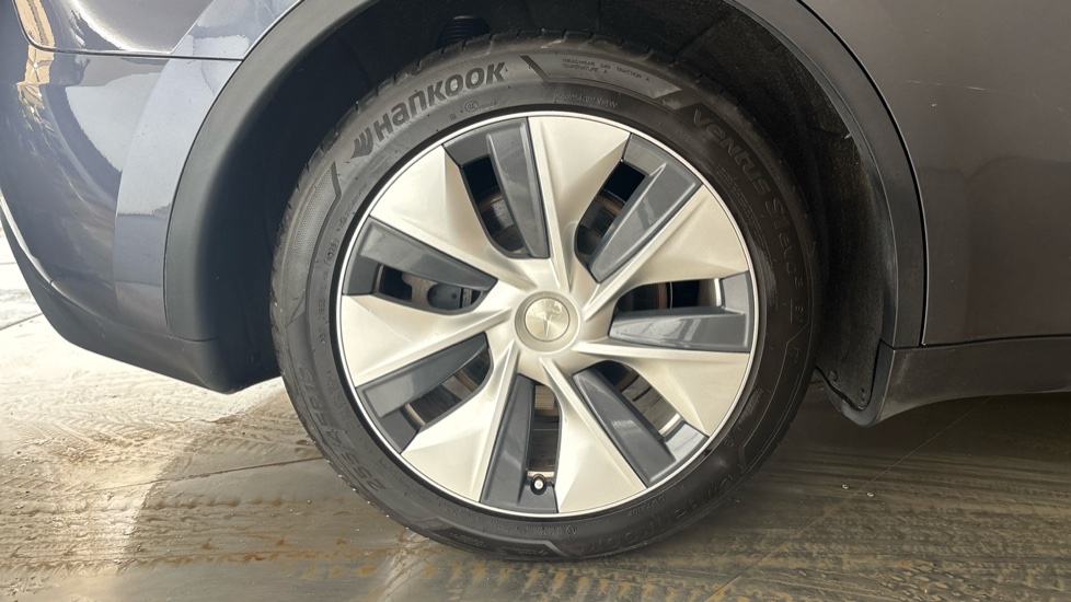 TESLA MODEL Y Image 19