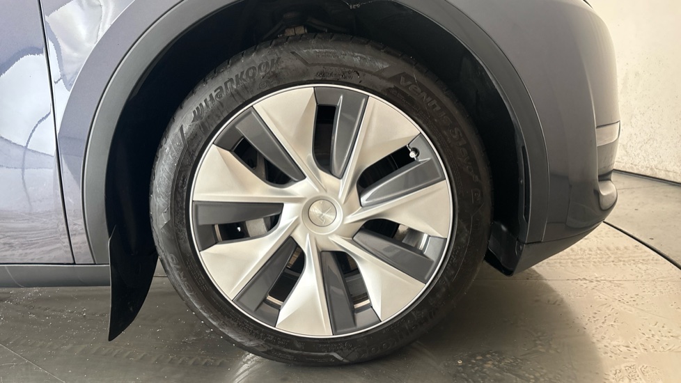 TESLA MODEL Y Image 20