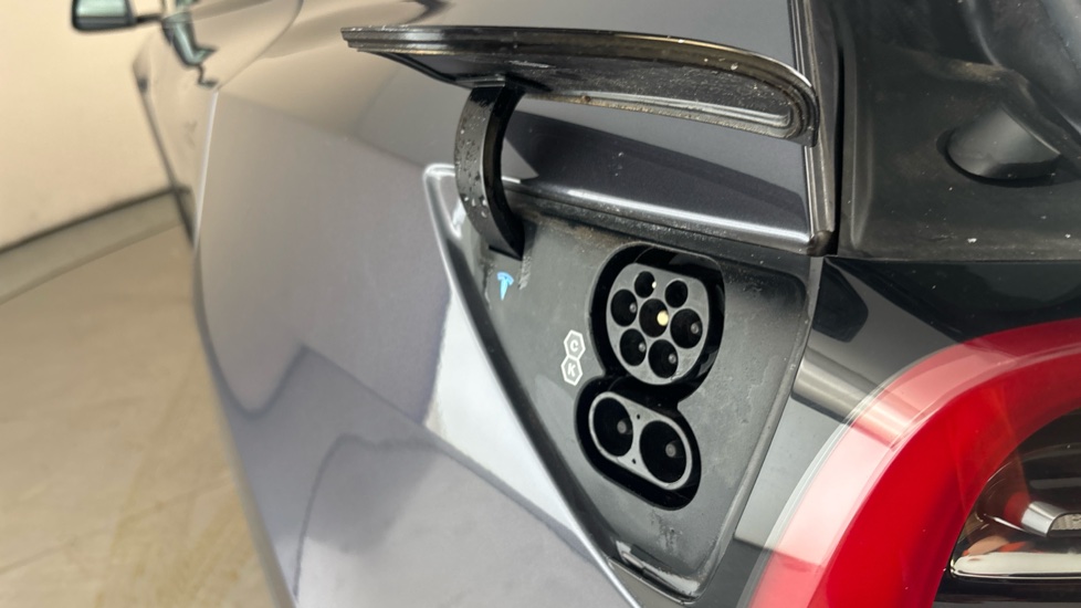 TESLA MODEL Y Image 21