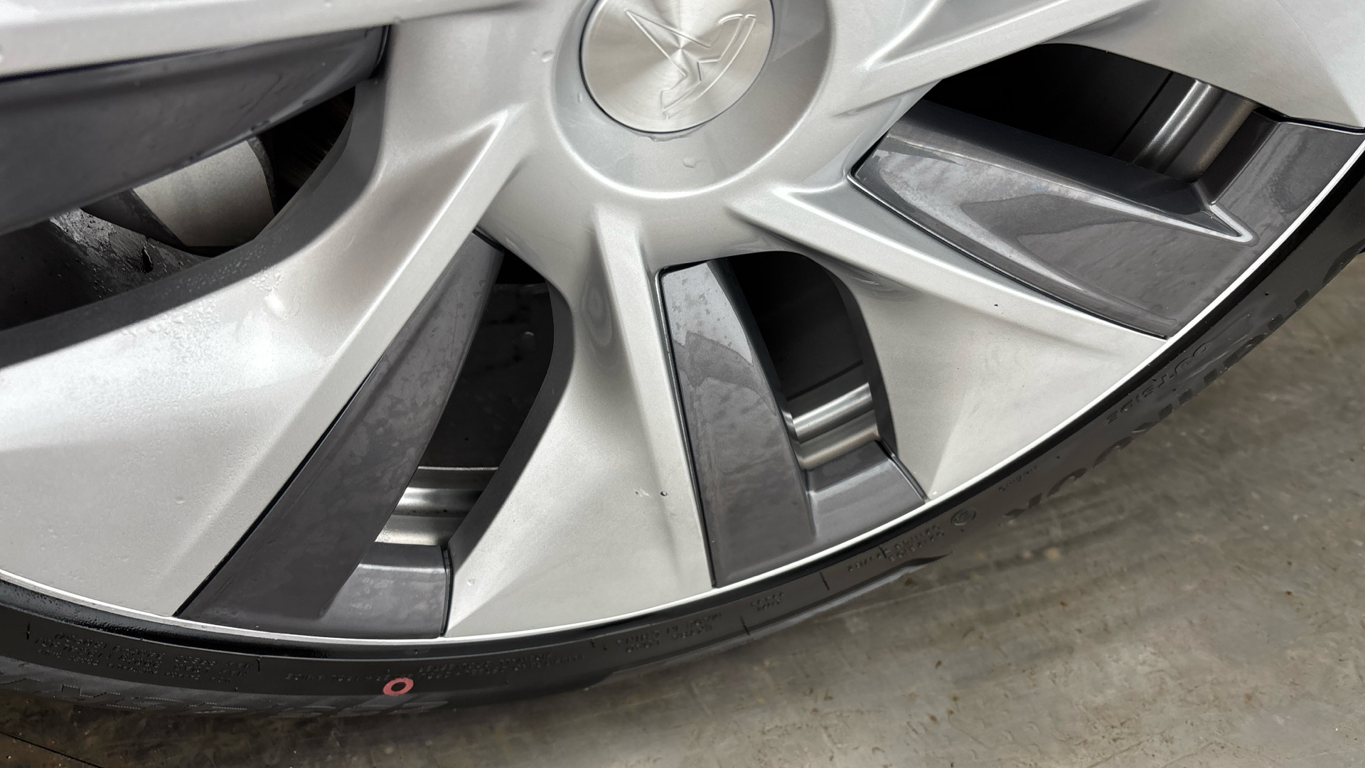 4047606 Long Range AWD 5dr Auto