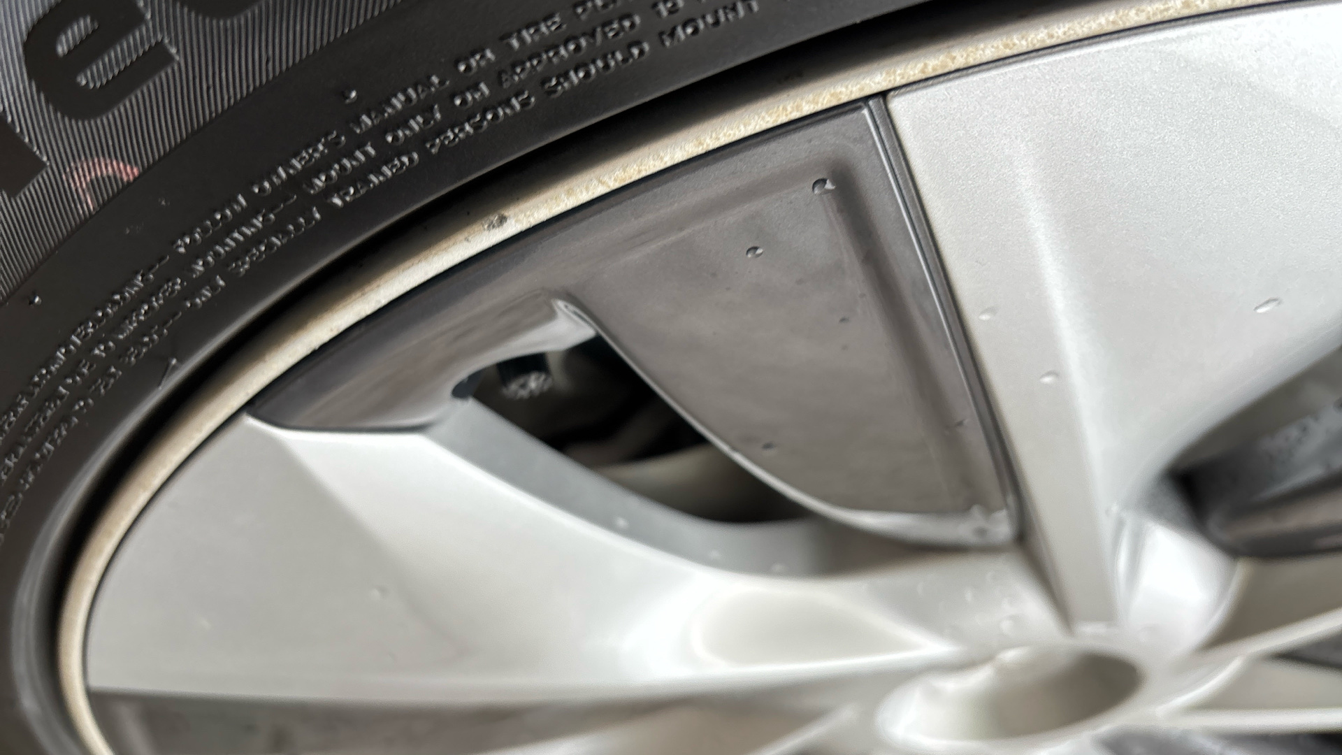 4047606 Long Range AWD 5dr Auto