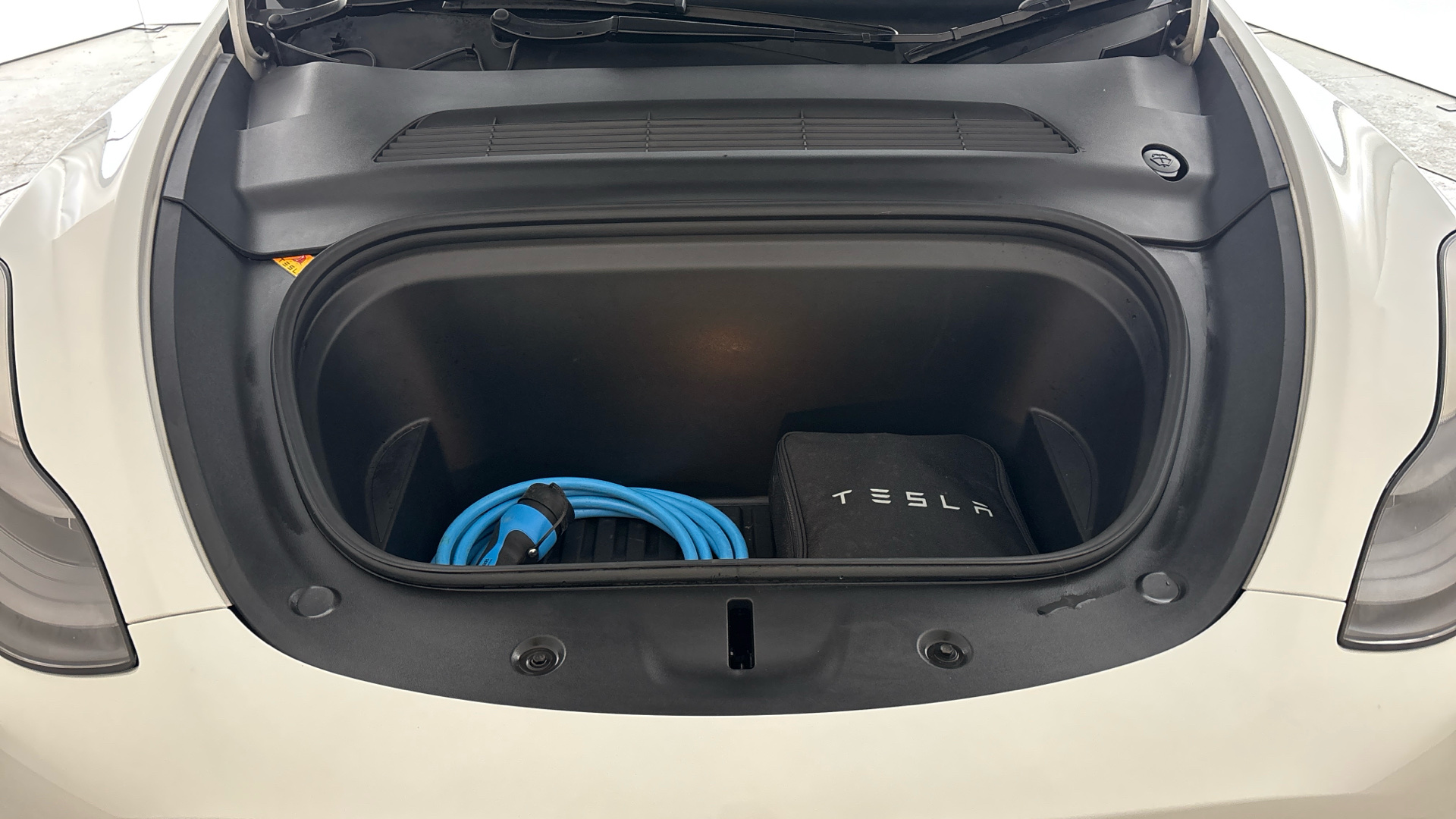 4047606 Long Range AWD 5dr Auto