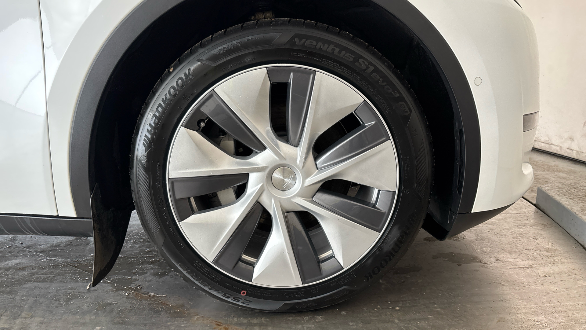 4047606 Long Range AWD 5dr Auto