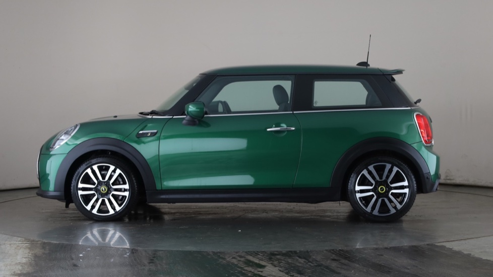 MINI HATCHBACK Image 2