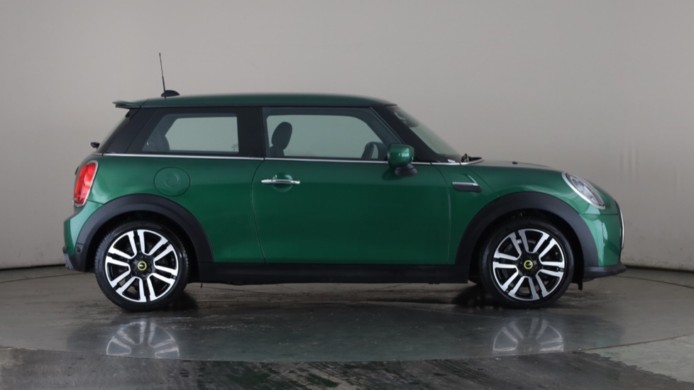 MINI HATCHBACK Image 6