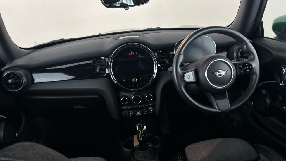 MINI HATCHBACK Image 11