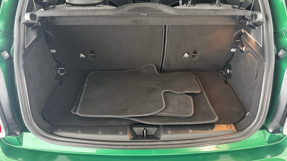 MINI HATCHBACK Image 15