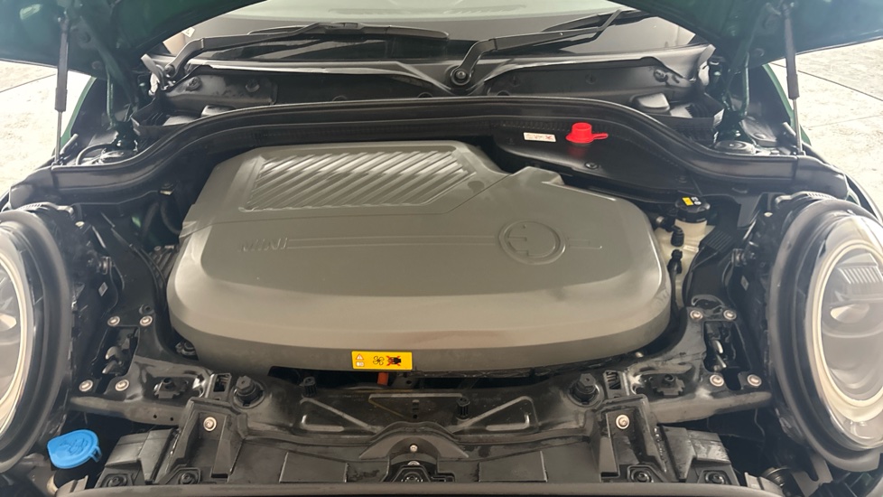 MINI HATCHBACK Image 16