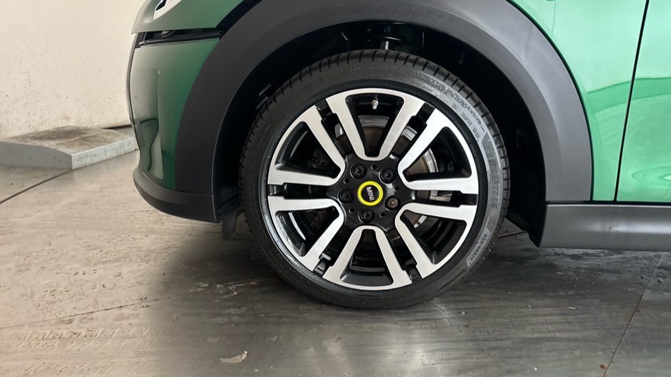 MINI HATCHBACK Image 17