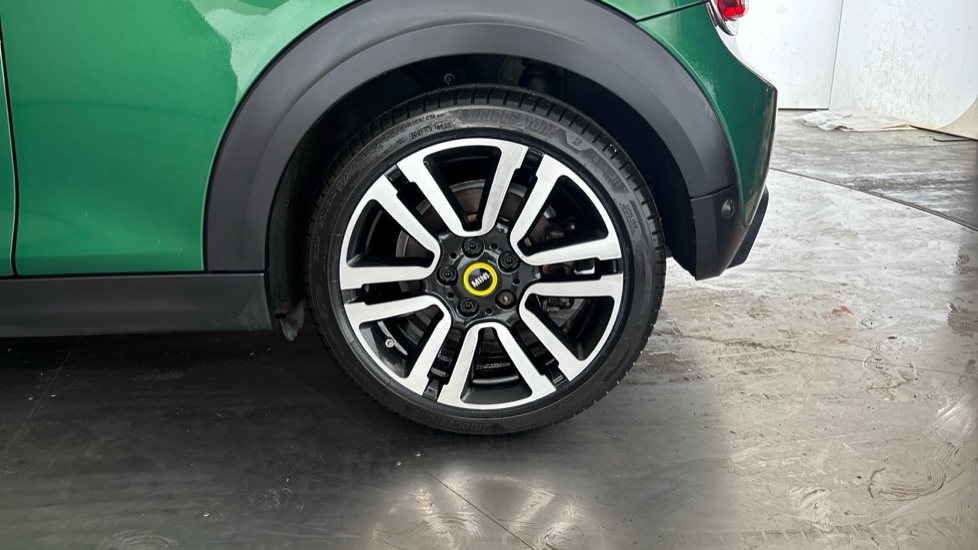 MINI HATCHBACK Image 18